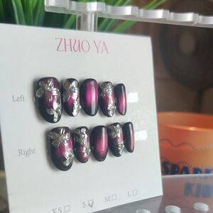 ZHuo Ya Metallic Plum & Black Press-On Nails with Silver Floral Accents